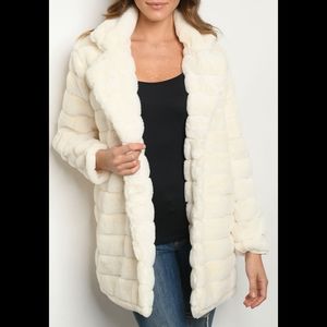 5⭐ Cream soft plush textured faux fur teddy coat